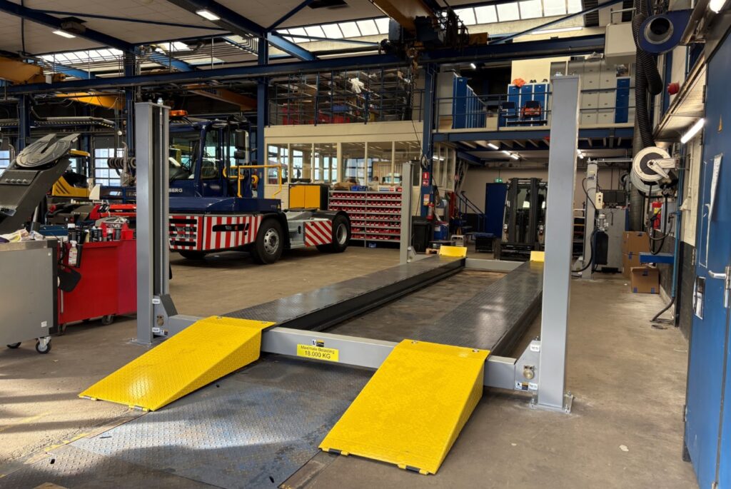 AMGO 440 18-Tons Vierkoloms Hefbrug Terbeg Benschop Hefbrug Keuring AMGO 440 18-Tons Vierkoloms Hefbrug Terbeg Benschop