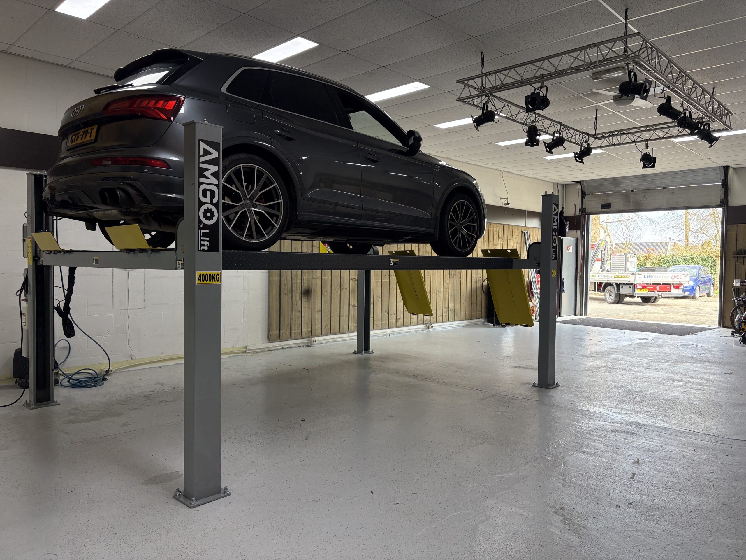 Moped Brommershop Zwaag AMGO A440 4000KG APK Hefbrug