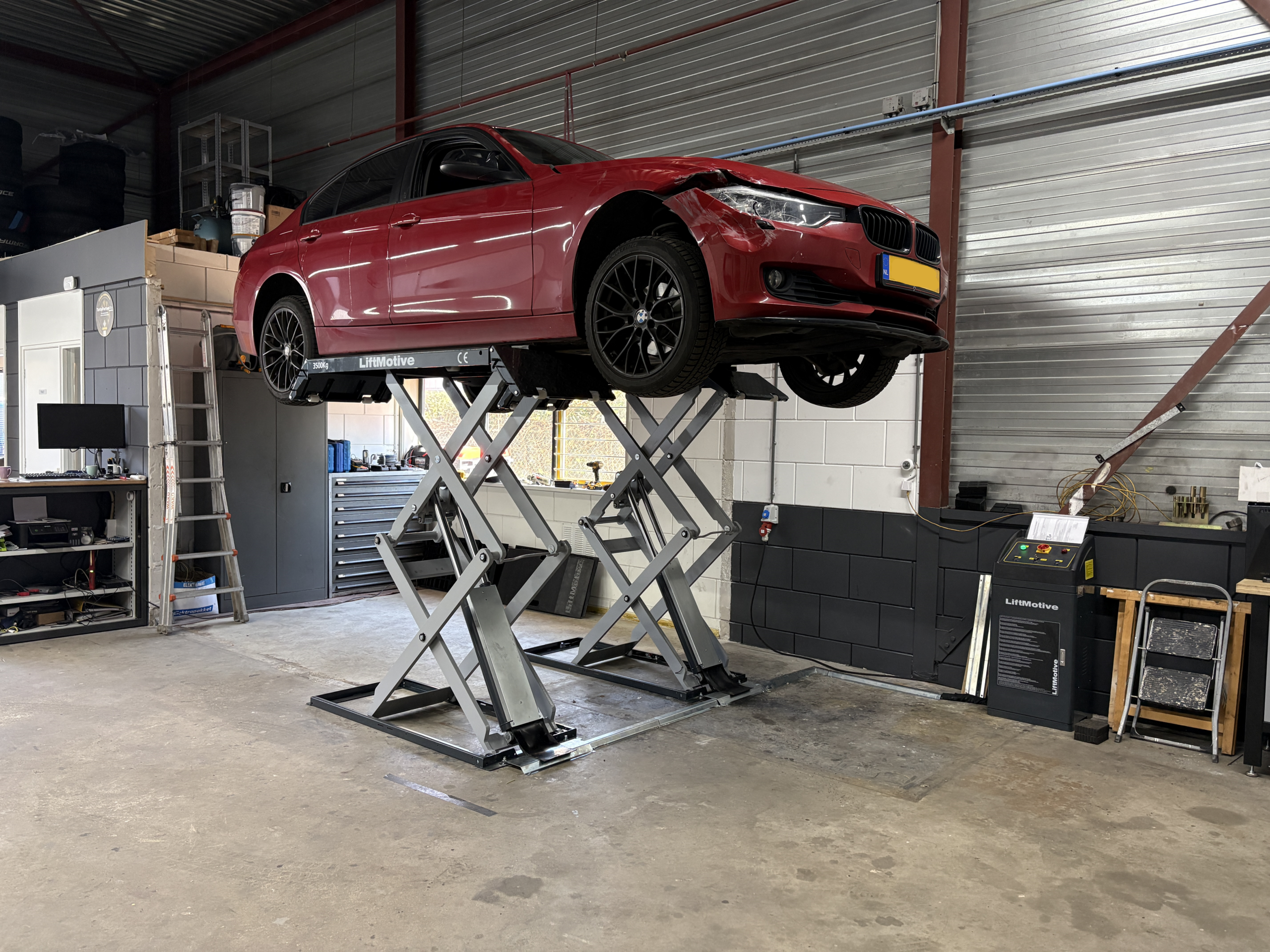 RK Auto Alkmaar Schaarhefbrug LM-3500FR